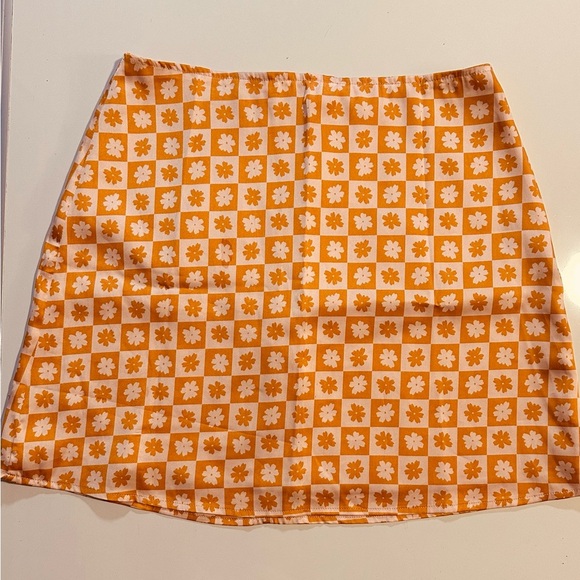 Le Lis Mini Skirt ~ Size Medium - Picture 1 of 3